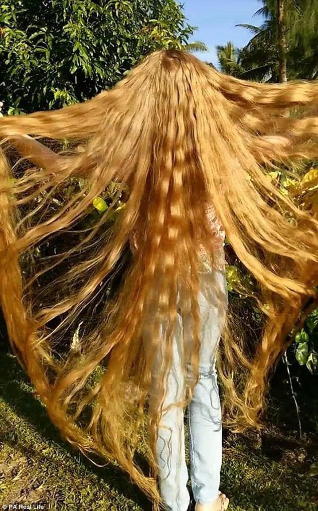 Как ухаживает за волосами длиной 1 метр 60 см современная Рапунцель