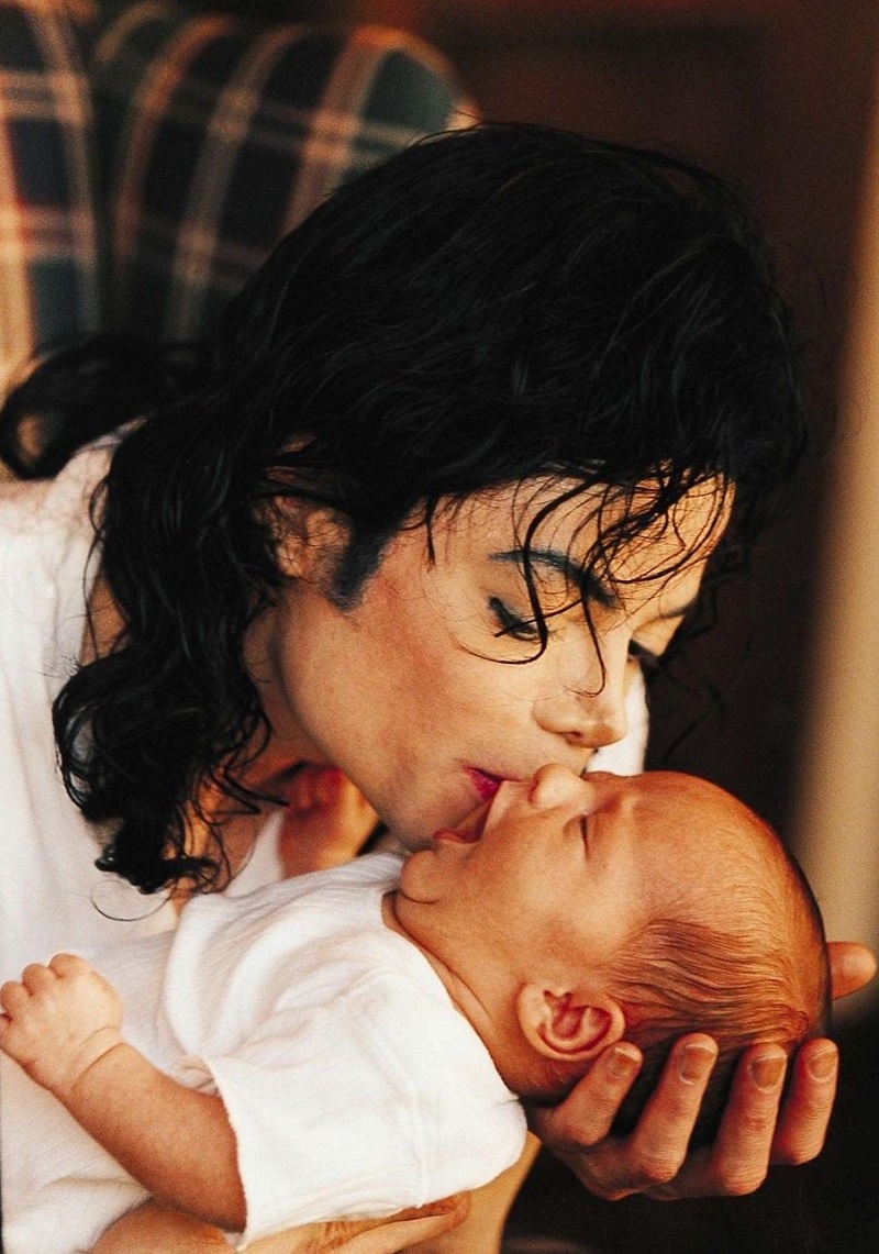 В Сети нашли «внебрачного сына» Майкла Джексона.