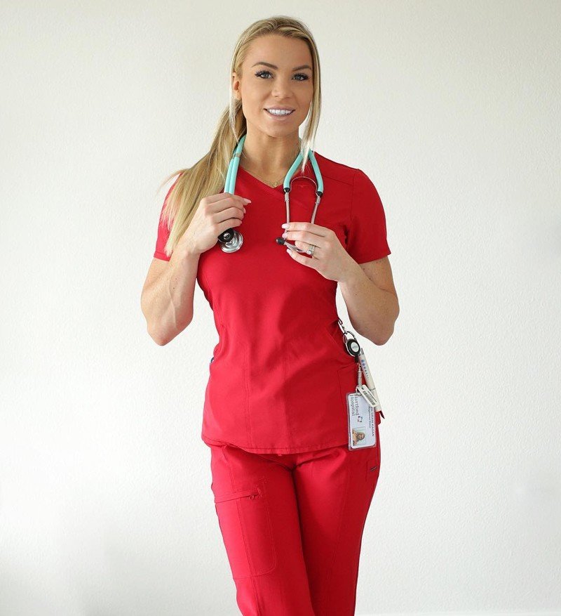 Её называют «самой горячей медсестрой мира» и для этого есть основания