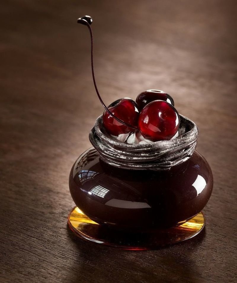 Десерты из стекла от художницы, для которой сахар смертельно опасен