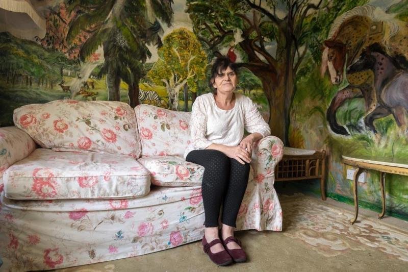 Пенсионерка превращает свою квартиру в мини-Сикстинскую капеллу