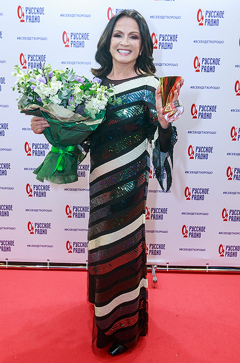 Награждение премией "Золотой граммофон-2017" прошло в окружении нарядных, как новогодняя елка звезд
