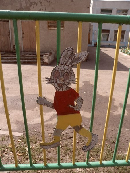 Жизнь - боль: самые странные, смешные и страшные детские площадки (фото)  