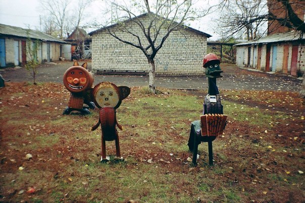 Жизнь - боль: самые странные, смешные и страшные детские площадки (фото)  