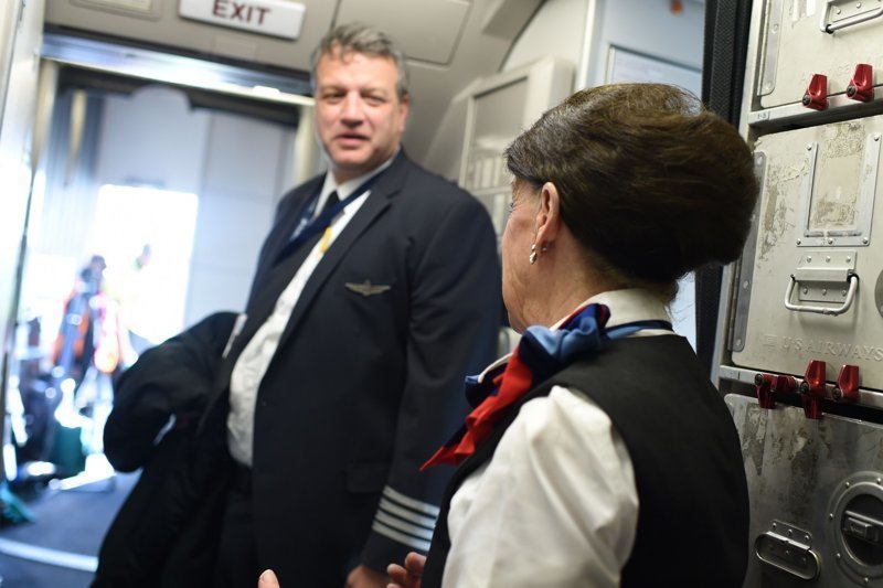 60 лет в небе: 81-летняя стюардесса из США на пенсию не собирается