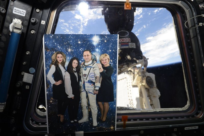 Космонавт прокатился по МКС на пылесосе