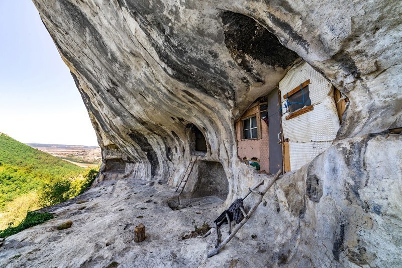 Каменные джунгли: загадочные дома, вырубленные в скалах