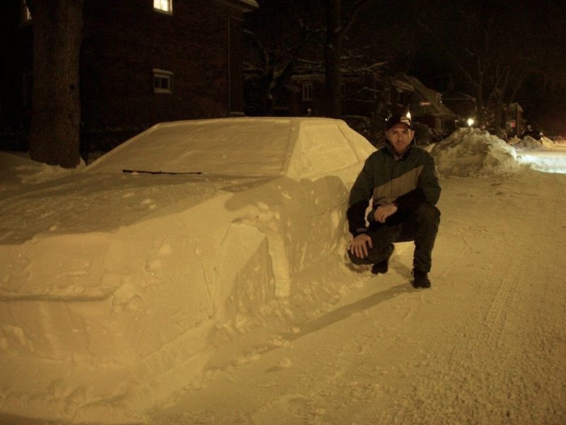 Канадский полицейский чуть не выписал штраф снеговику