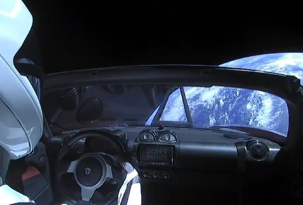 Реакция соцсетей на отправленный в космос автомобиль Tesla