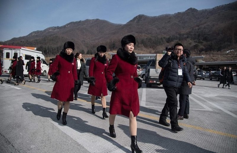 В Пхенчхан высадился десант болельщиц из Северной Кореи