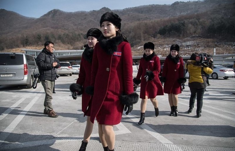 В Пхенчхан высадился десант болельщиц из Северной Кореи