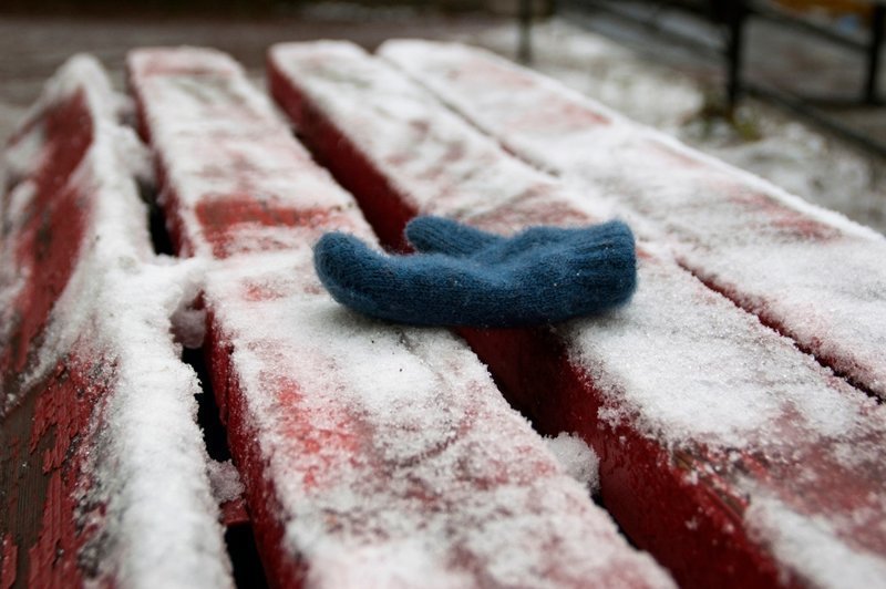 Воспитатели забыли ребенка на прогулке в 15-градусный мороз