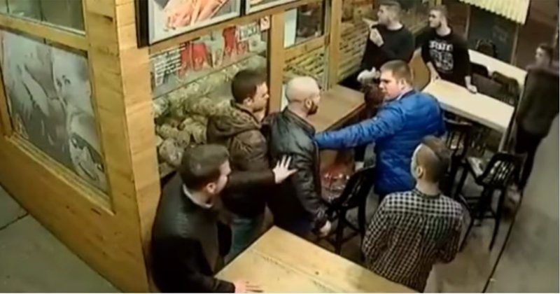 Драка в хорватском кафе попала на видео