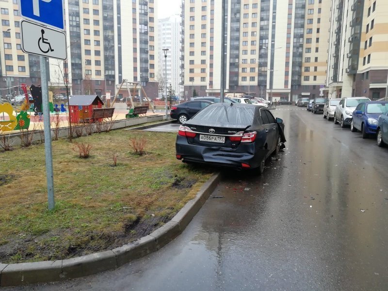 Неизвестный мститель проучил "водятлов" за хамскую парковку