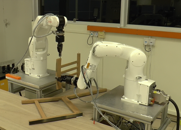 Это прорыв: роботы самостоятельно собрали стул IКЕА