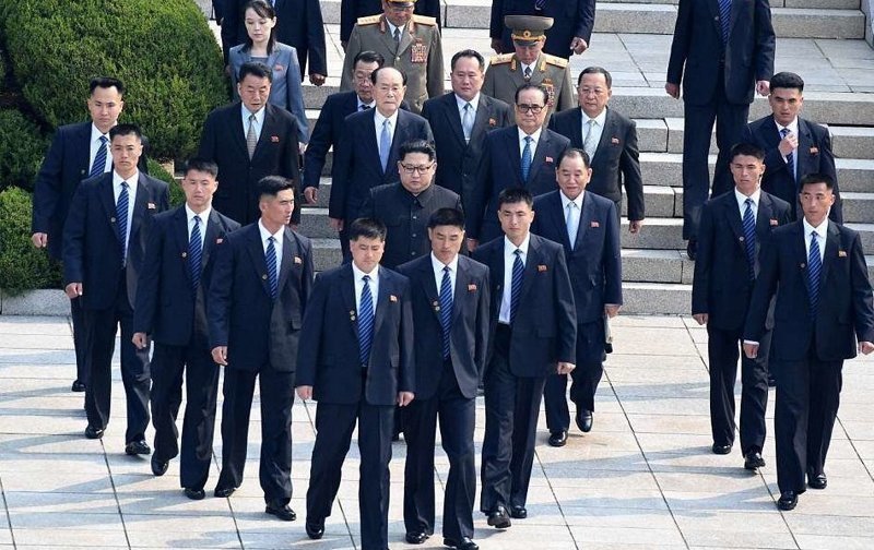 Ким Чен Ын впервые в истории ступил на землю Южной Кореи