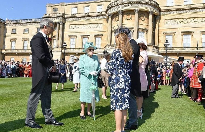 Знатный прием: Елизавета II пригласила всех в Букингемский дворец