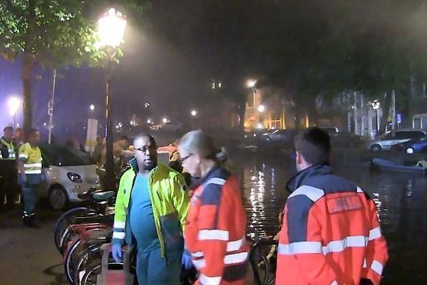 Британский турист погиб в канале Амстердама, справив туда нужду